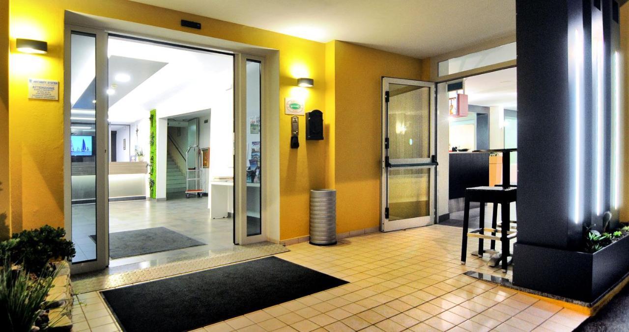 Hotel Nederland Каорле Экстерьер фото