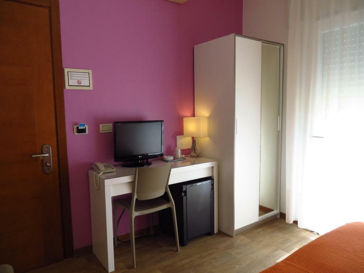 Hotel Nederland Каорле Экстерьер фото