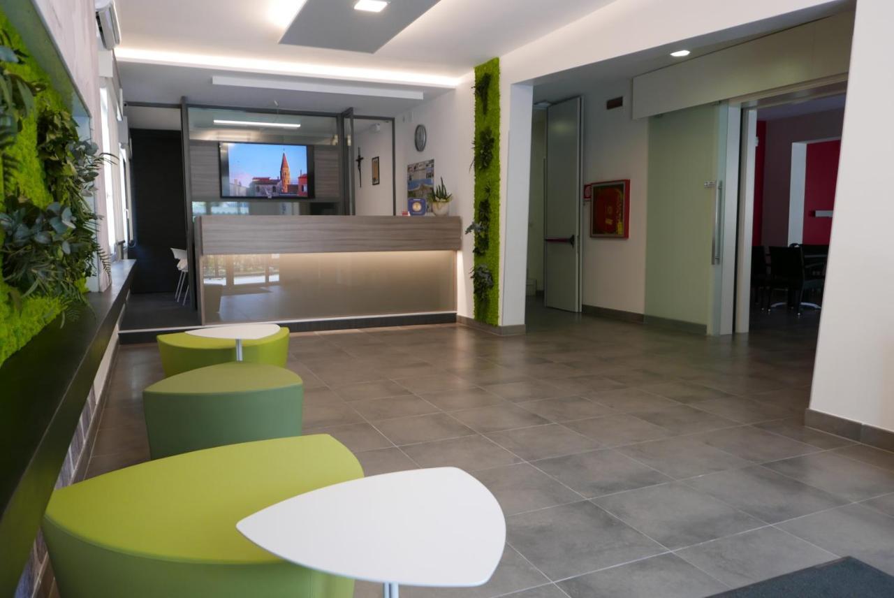 Hotel Nederland Каорле Экстерьер фото
